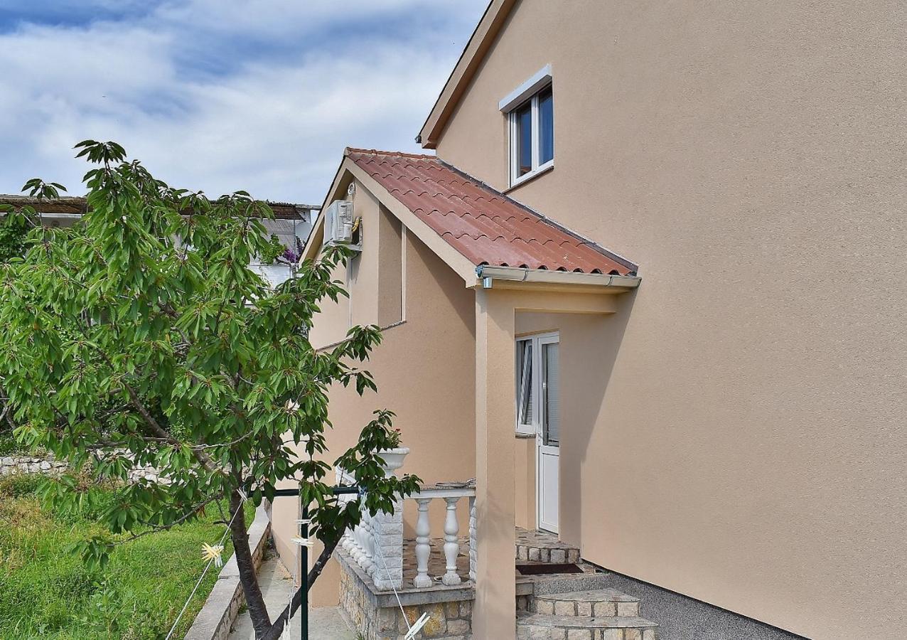 Apartmani Danijela โลปาร์ ภายนอก รูปภาพ