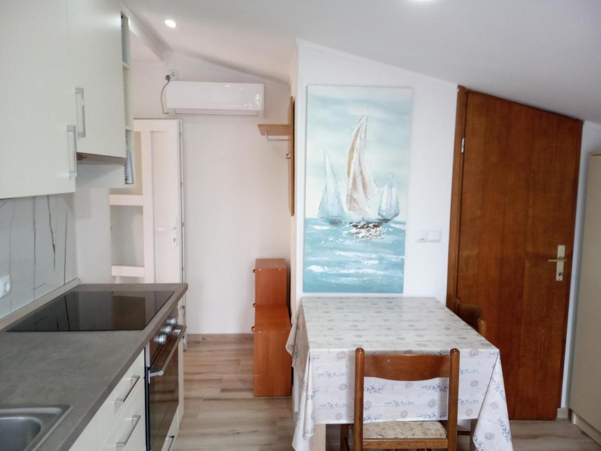 Apartmani Danijela โลปาร์ ภายนอก รูปภาพ
