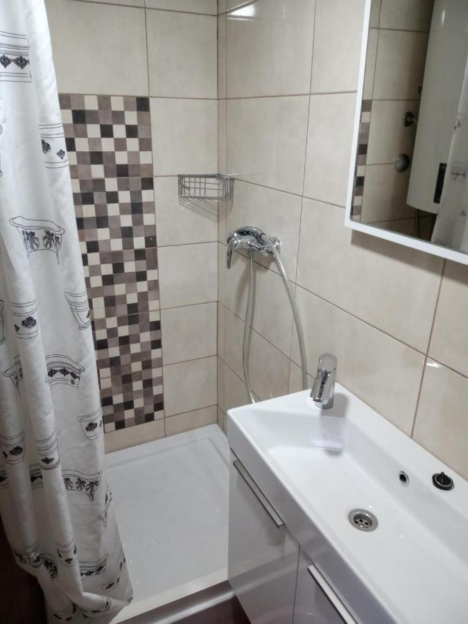 Apartmani Danijela โลปาร์ ภายนอก รูปภาพ