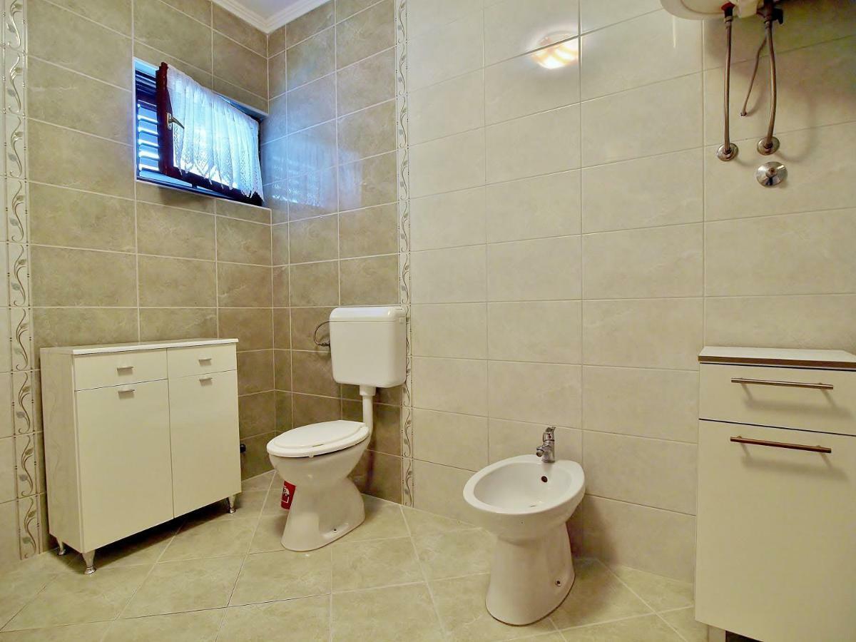 Apartmani Danijela โลปาร์ ภายนอก รูปภาพ