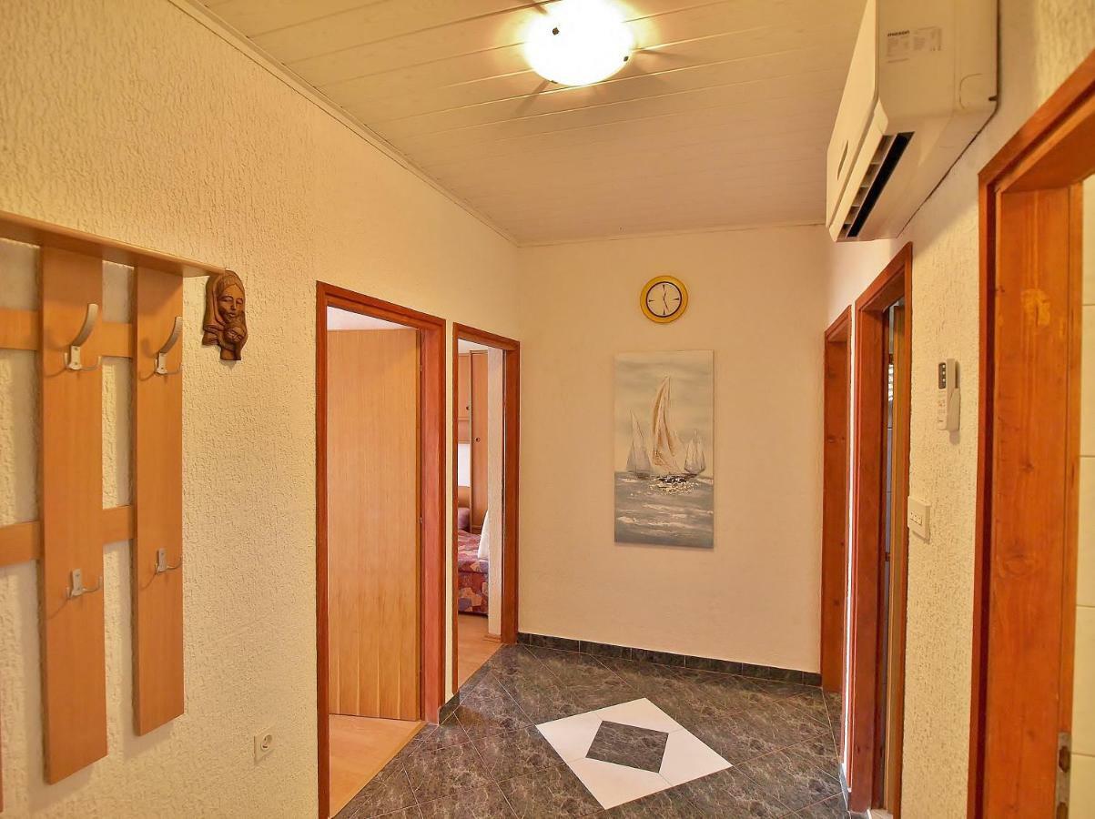 Apartmani Danijela โลปาร์ ภายนอก รูปภาพ