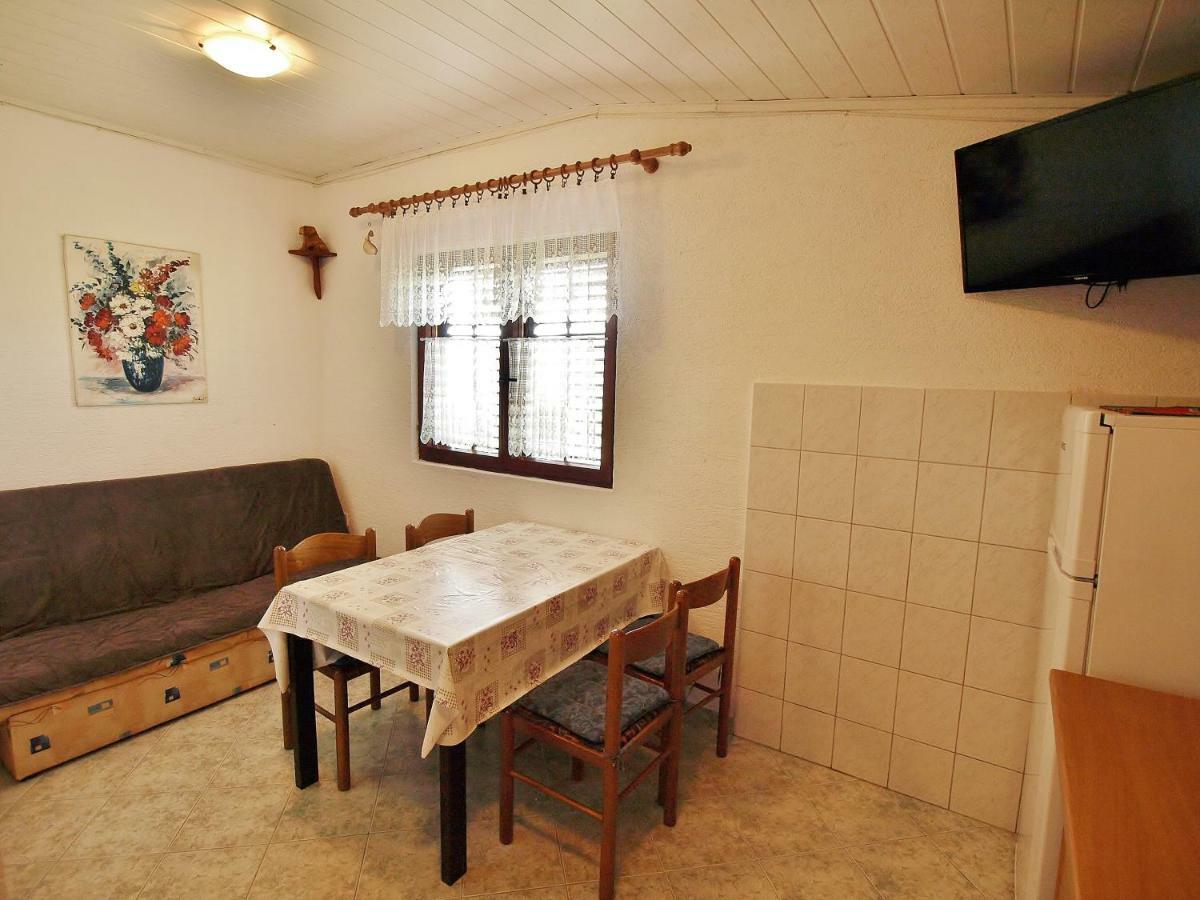 Apartmani Danijela โลปาร์ ภายนอก รูปภาพ